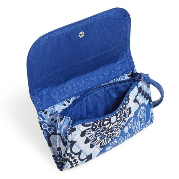 Vera Bradley Blue Star Medallion Trimmed Wristlet
